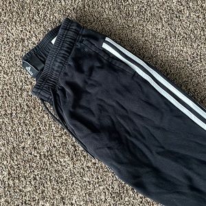 adidas sweats/—